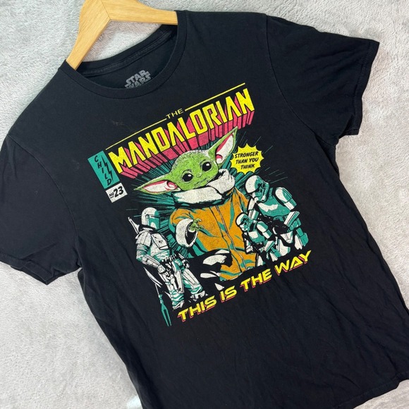 Star Wars Men's Mandalorian Graphic T-Shirt Black Comic Baby Yoda Tee Size M - Picture 1 of 8